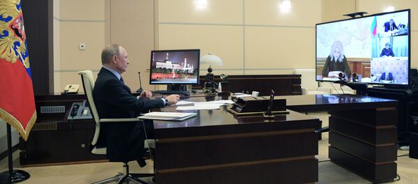 Президент РФ В. Путин провел совещание по развитию ситуации с коронавирусом Президент РФ В. Путин провел совещание по развитию ситуации с коронавирусом - Sputnik Молдова