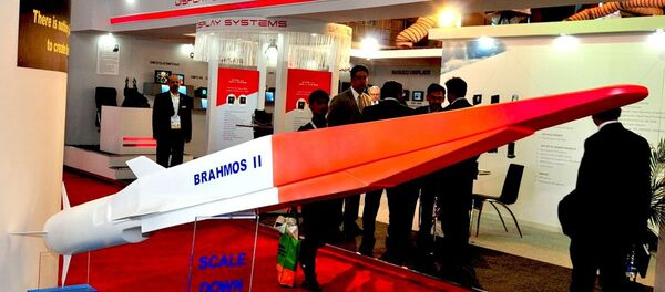 The Indo-Russian BrahMos II hypersonic cruise missile (pictured here at Defexpo 2014) is the export variant of the Russian 3M22 Zircon missile - Sputnik Moldova