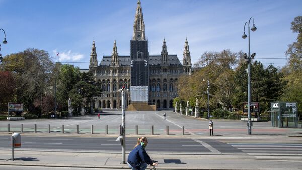 Женщина на велосипеде в Вене - Sputnik Молдова