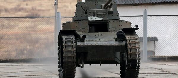 Первый советский танк готовят к Параду Победы - YouTube - Sputnik Молдова