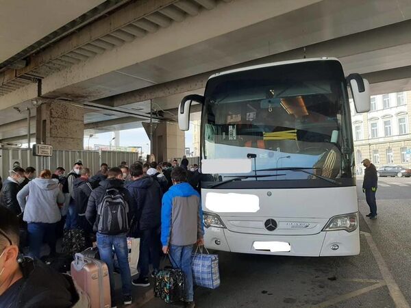Peste 200 de cetățeni moldoveni au fost repatriați din Republica Cehă Peste 200 de cetățeni moldoveni au fost repatriați din Republica Cehă - Sputnik Moldova