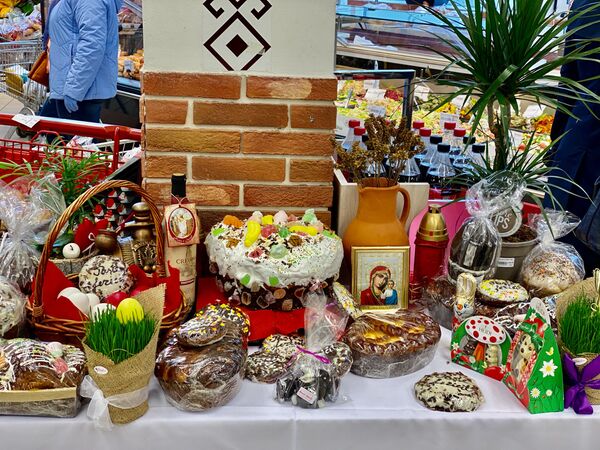 Moldovenii se pregătesc de Paște: Iată cât costă în acest an masa de sărbătoare Moldovenii se pregătesc de Paște: Iată cât costă în acest an masa de sărbătoare - Sputnik Moldova