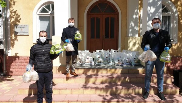 Voluntarii și slujitorii Bisericii Ortodoxe continuă să ajute persoanele vulnerabile - Sputnik Moldova