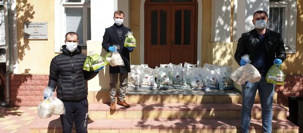 Voluntarii și slujitorii Bisericii Ortodoxe continuă să ajute persoanele vulnerabile - Sputnik Moldova