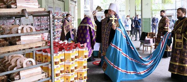 ÎPS Mitropolit Vladimir a sfințit pasca și cozonacii - Sputnik Moldova