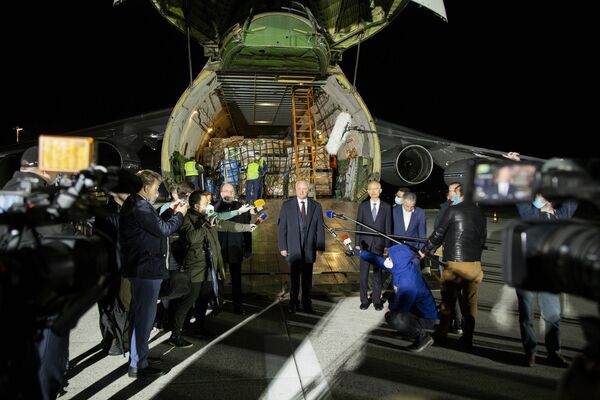 Un avion al Forțelor Aerospațiale din Rusia a adus în Moldova produse medicale din China Un avion al Forțelor Aerospațiale din Rusia a adus în Moldova produse medicale din China - Sputnik Moldova-România