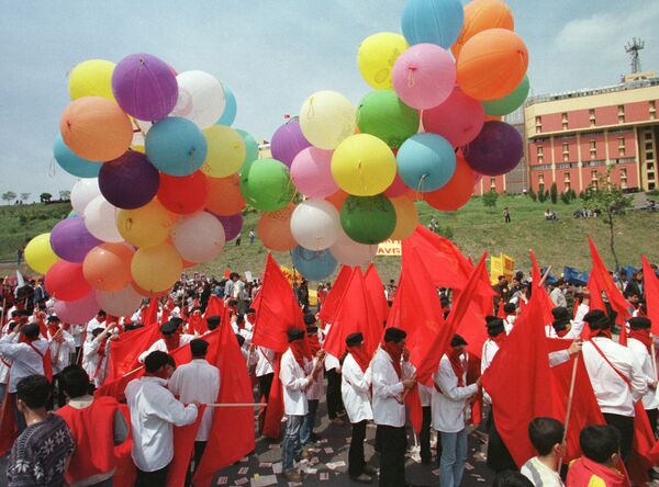 Сторонники коммунистической партии во время празднования 1 мая в Стамбуле, 1998 год - Sputnik Moldova-România