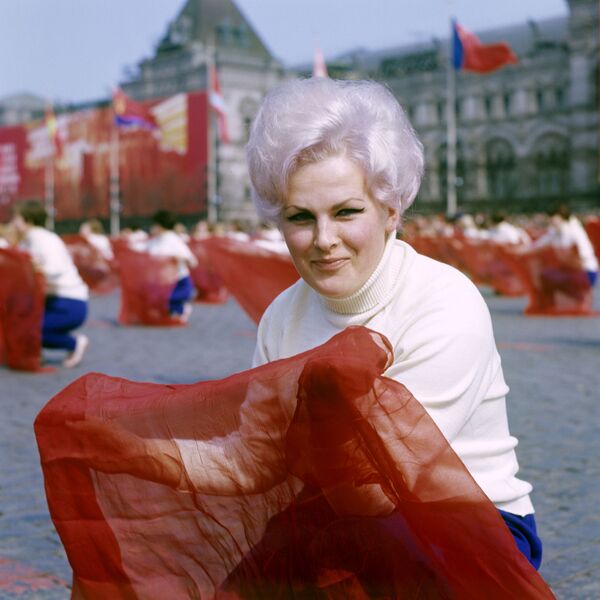 Парад физкультурников на Красной площади 1 мая, 1969 год  - Sputnik Молдова