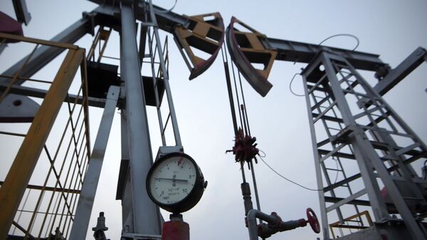 Работа нефтяных станков - качалок - Sputnik Молдова