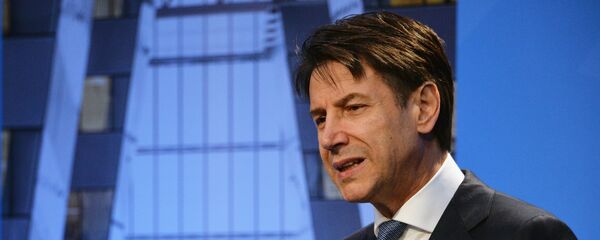 Il primo ministro italiano Giuseppe Conte al summit della NATO a Bruxelles. - Sputnik Moldova