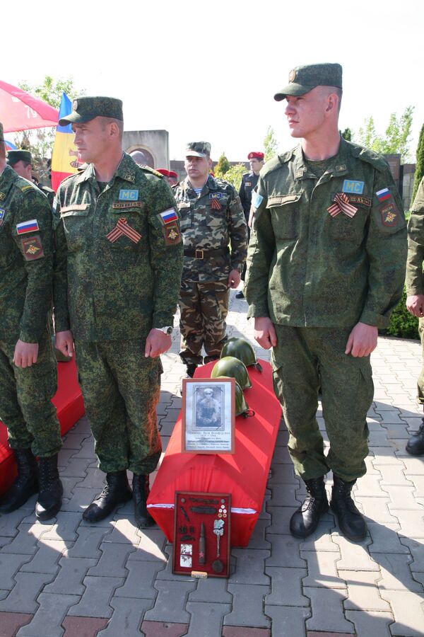 Искупить кровью. Погоны старшего лейтенанта Сириченко Искупить кровью. Погоны старшего лейтенанта Сириченко - Sputnik Молдова