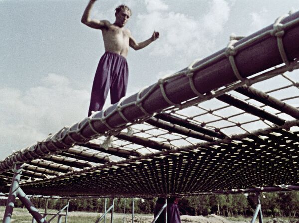 Космонавт Герман Титов на тренировке, 1962 год - Sputnik Молдова