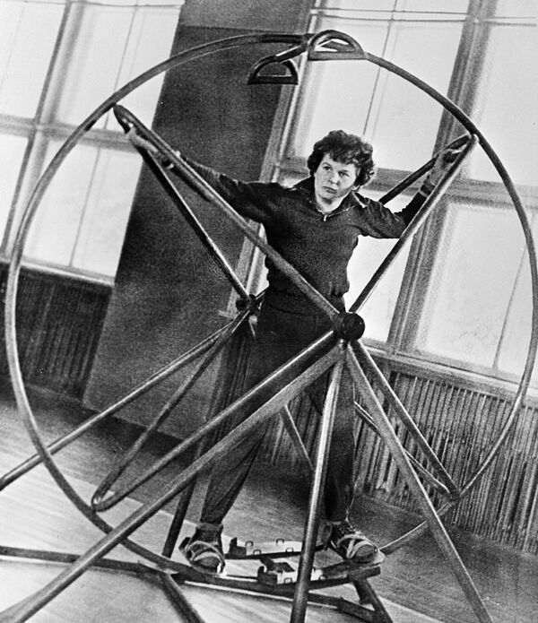 Валентина Терешкова на тренировке, 1963 год - Sputnik Молдова