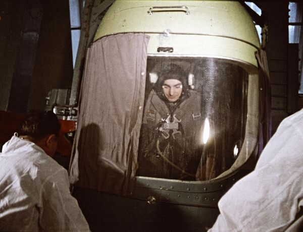 Валерий Быковский на тренировке в роторе, 1964 год - Sputnik Молдова