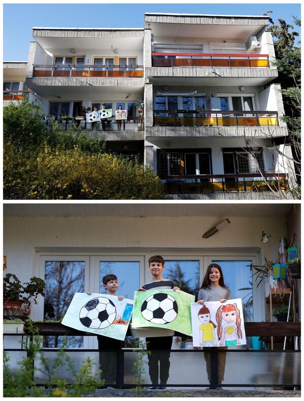 Иван, Винс и Вилма Поста, 8, 11 и 10 лет, из Будапешта, с рисунками, изображающими футбольные мячи и друзей, по которым они скучают - Sputnik Moldova-România