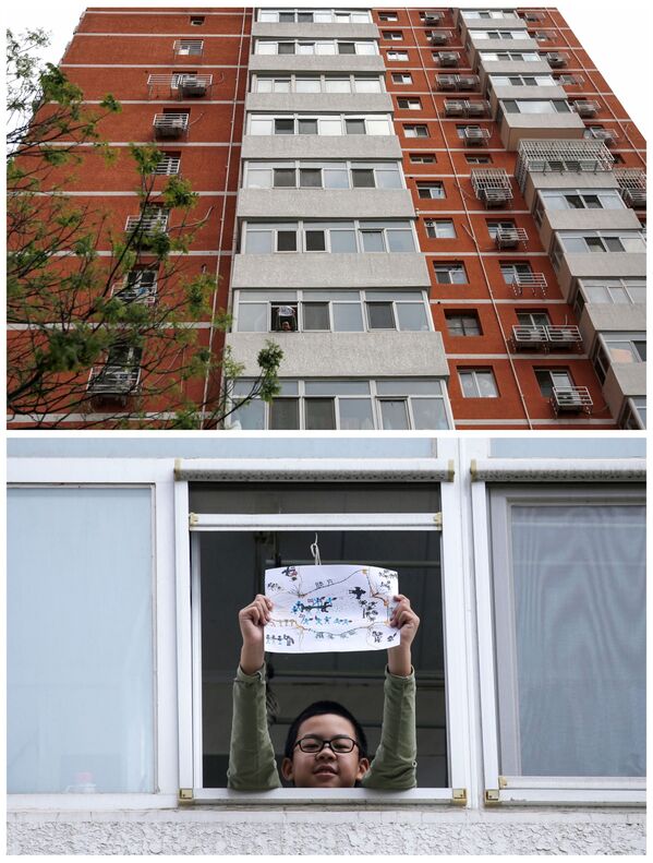 Одиннадцатилетний Ли Конгчен со своим рисунком в окне дома своего деда в Пекине, Китай - Sputnik Moldova-România