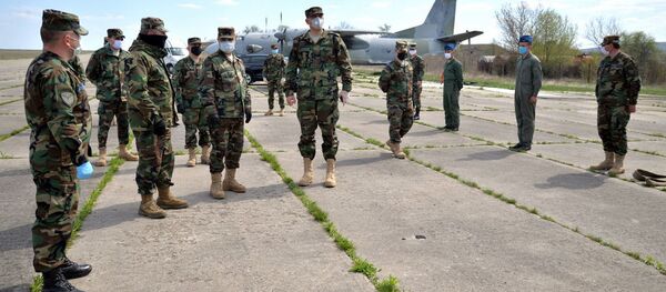 Ministrul Apărării Alexandru Pînzari, însoțit de comandantul Armatei Naționale, general de brigadă Igor Gorgan, a întreprins o vizită de lucru în Regimentul de Aviație „Decebal” de la Mărculești - Sputnik Молдова