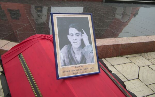 Церемония захоронения 62 защитников Кишинева   - Sputnik Молдова