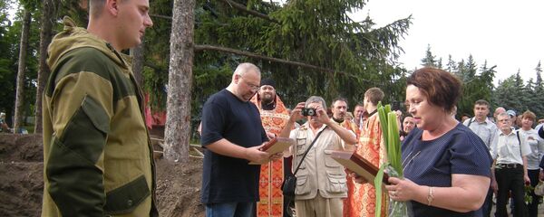 Передача капсулы с землей внучке красноармейца Кантора  - Sputnik Молдова