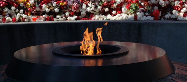 Вечный огонь мемориального комплекса Цицернакаберд - Sputnik Молдова
