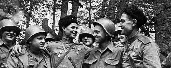 Întâlnirea de la Elba a militarilor sovietici și americani în 1945 Întâlnirea de la Elba a militarilor sovietici și americani în 1945 - Sputnik Moldova-România