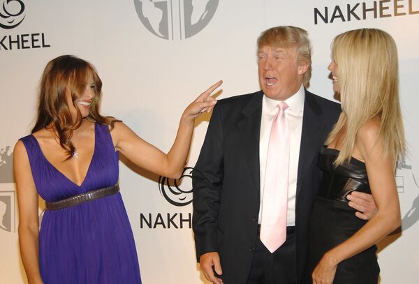 Melania Trump, Donald Trump și modelul Heidi Klum la prezentarea The Trump International Hotel & Tower Dubai la New York - Sputnik Moldova-România