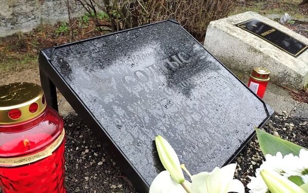 Надгробная плита на могиле Героя Советского Союза И.Солтыса. Воинское кладбище города Болеславец - Sputnik Молдова