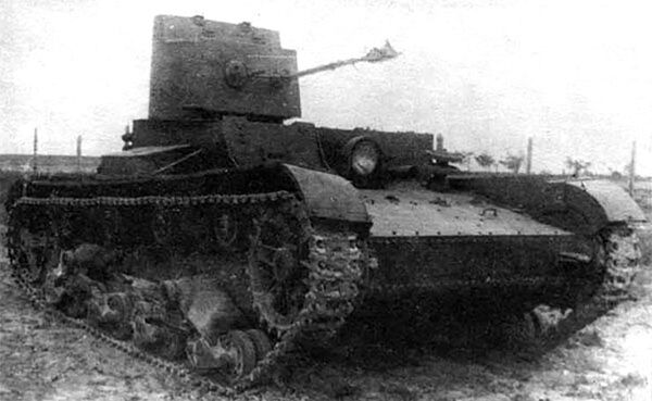 Советский легкий химический (огнеметный) танк ХТ-26/БХМ-3 - Sputnik Moldova