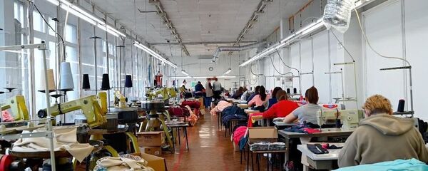 O fabrică de tricotaj din Chișinău s-a reprofilat și produce măști - Sputnik Moldova