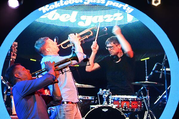 От Америки до Японии: джазмены мира поддержат российских врачей - Sputnik Молдова