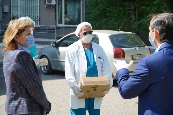 Un aparat de intubare de la distanță a ajuns la spitalul din Cahul Un aparat de intubare de la distanță a ajuns la spitalul din Cahul - Sputnik Moldova