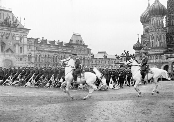 Парад на Красной площади в Москве 24 июня 1945 года - Sputnik Moldova