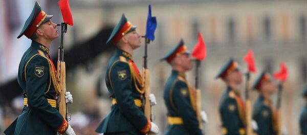 Военнослужащие президентского полка на военном параде на Красной площади в Москве Военнослужащие президентского полка на военном параде на Красной площади в Москве - Sputnik Молдова