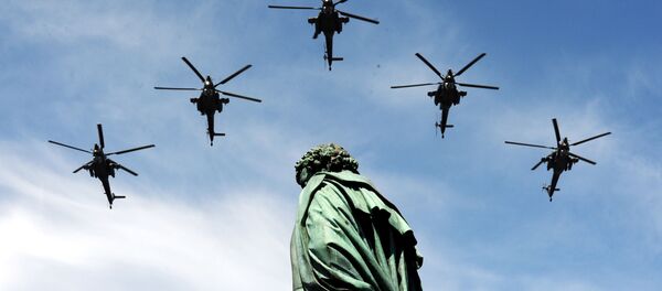 Ударные вертолеты Ми-28H Ночной охотник во время военного парада в Москве - Sputnik Молдова