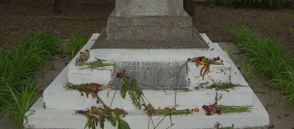 Памятник на братской могиле советских солдат, погибших при освобождении села Жеврень. Памятник на братской могиле советских солдат, погибших при освобождении села Жеврень. - Sputnik Молдова