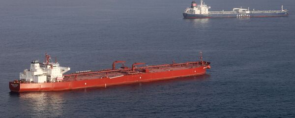 Нефтяные танкеры поставленные на якорь около портов Лонг-Бич и Лос-Анджелеса на фоне пандемии коронавируса - Sputnik Moldova-România