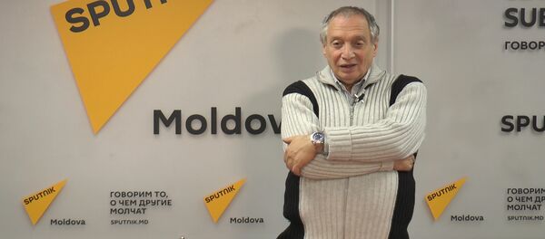 Sputnik.Чтения: Юрий Хармелин читает басню Ивана Крылова «Две бочки» - Sputnik Молдова