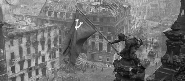 Знамя Победы над Рейхстагом: подробности главного штурма Берлинской операции Знамя Победы над Рейхстагом: подробности главного штурма Берлинской операции - Sputnik Молдова