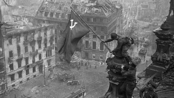 Знамя Победы над Рейхстагом: подробности главного штурма Берлинской операции - Sputnik Молдова
