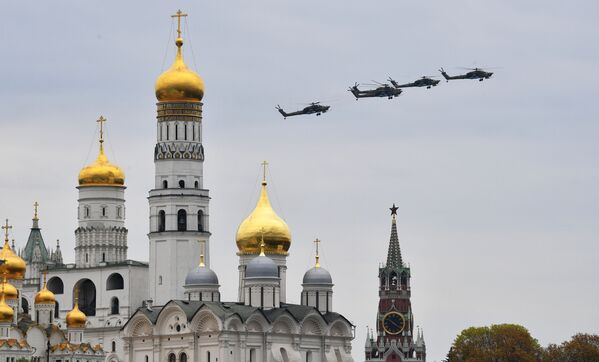 Ударные вертолеты Ми-28Н Ночной охотник на репетиции воздушной части парада Победы в Москве - Sputnik Молдова