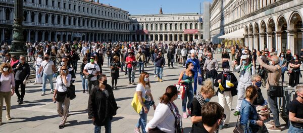 Шествие торговцев в Венеции после этапного завершения карантина в Италии  - Sputnik Moldova-România
