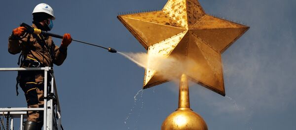 Restaurarea obeliscului dedicat Orașului Erou Leningrad din Piața Răscoalei din Sankt Petersburg  - Sputnik Moldova-România