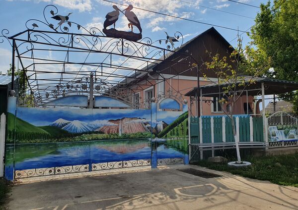 Galerie de artă: cum arată porțile din Sadaclia pictate de un expert criminalist - FOTO - Sputnik Moldova