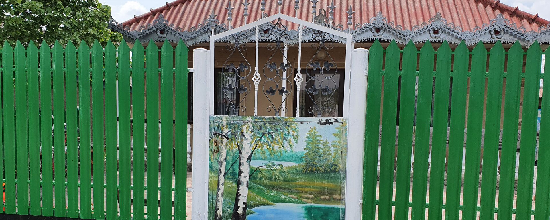 Galerie de artă în aer liber. Cum arata porțile unor gospodari din satul Sadaclia, Basarabeasca - Sputnik Moldova, 1920, 25.07.2022