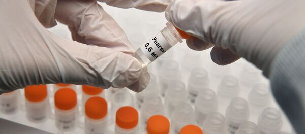 Колбы с реагентами для экспресс-тестов на коронавирус в лаборатории Колбы с реагентами для экспресс-тестов на коронавирус в лаборатории - Sputnik Moldova-România