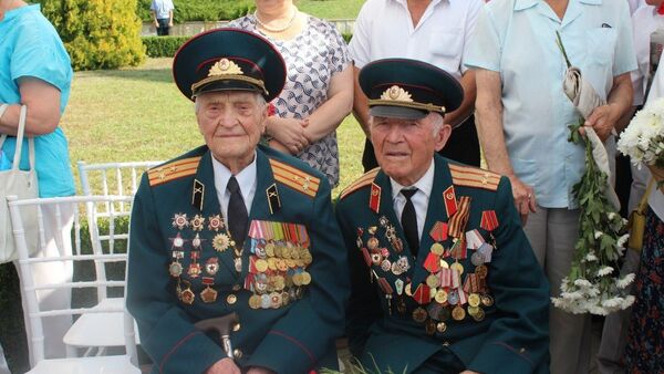 Voițehovici Vladimir și Sirovina Mirko Sava, veterani ai celui de-al Doilea Război Mondial - Sputnik Moldova