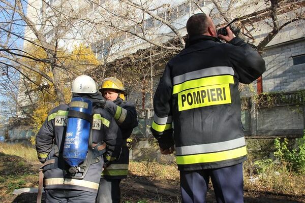 Incendiu în Capitală: Iată unde au intervenit pompierii Incendiu în Capitală: Iată unde au intervenit pompierii - Sputnik Moldova