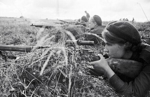Слет снайперов 3-ей ударной армии Калининского фронта в годы Великой Отечественной войны - Sputnik Moldova