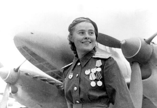 Герой Советского Союза заместитель командира эскадрильи 125-го гвардейского авиационного женского полка Мария Долина - Sputnik Moldova