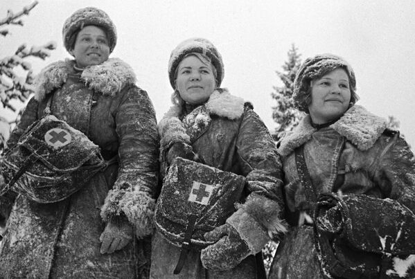 Девушки-санитарки во время Великой Отечественной войны - Sputnik Moldova